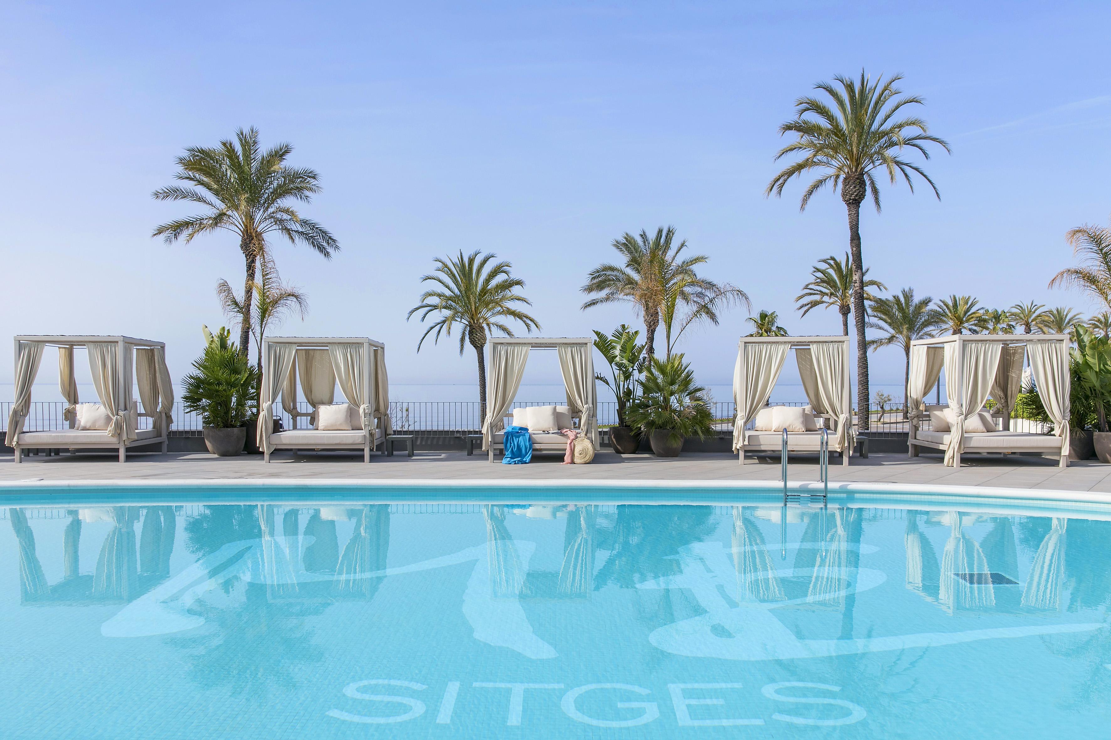 Me Sitges Terramar Hotel Exterior foto The pool at the hotel