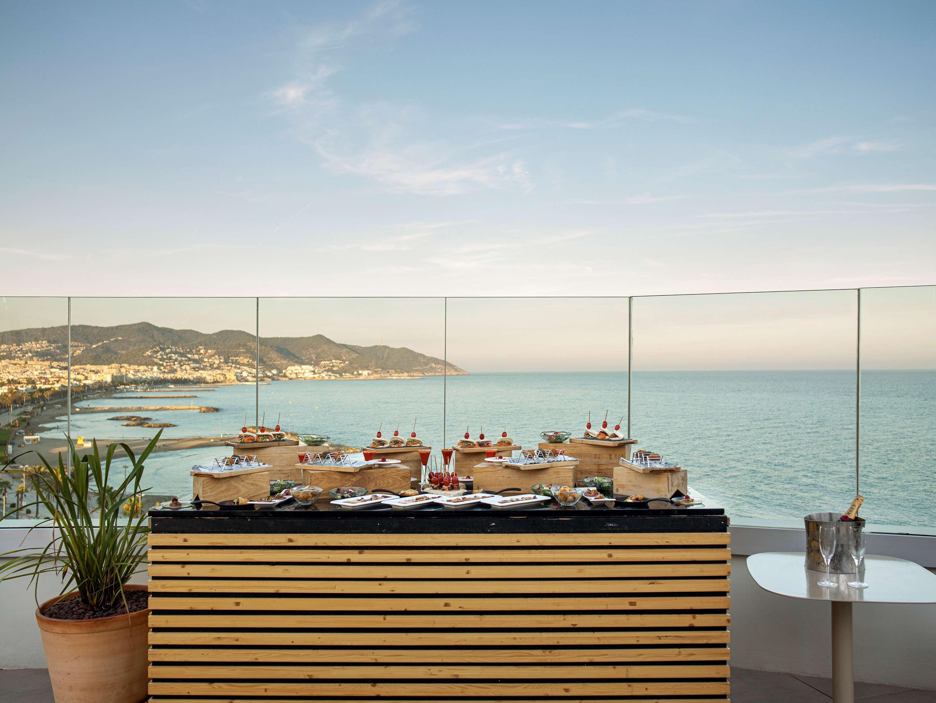 Me Sitges Terramar Hotel Exterior foto The bar at the hotel