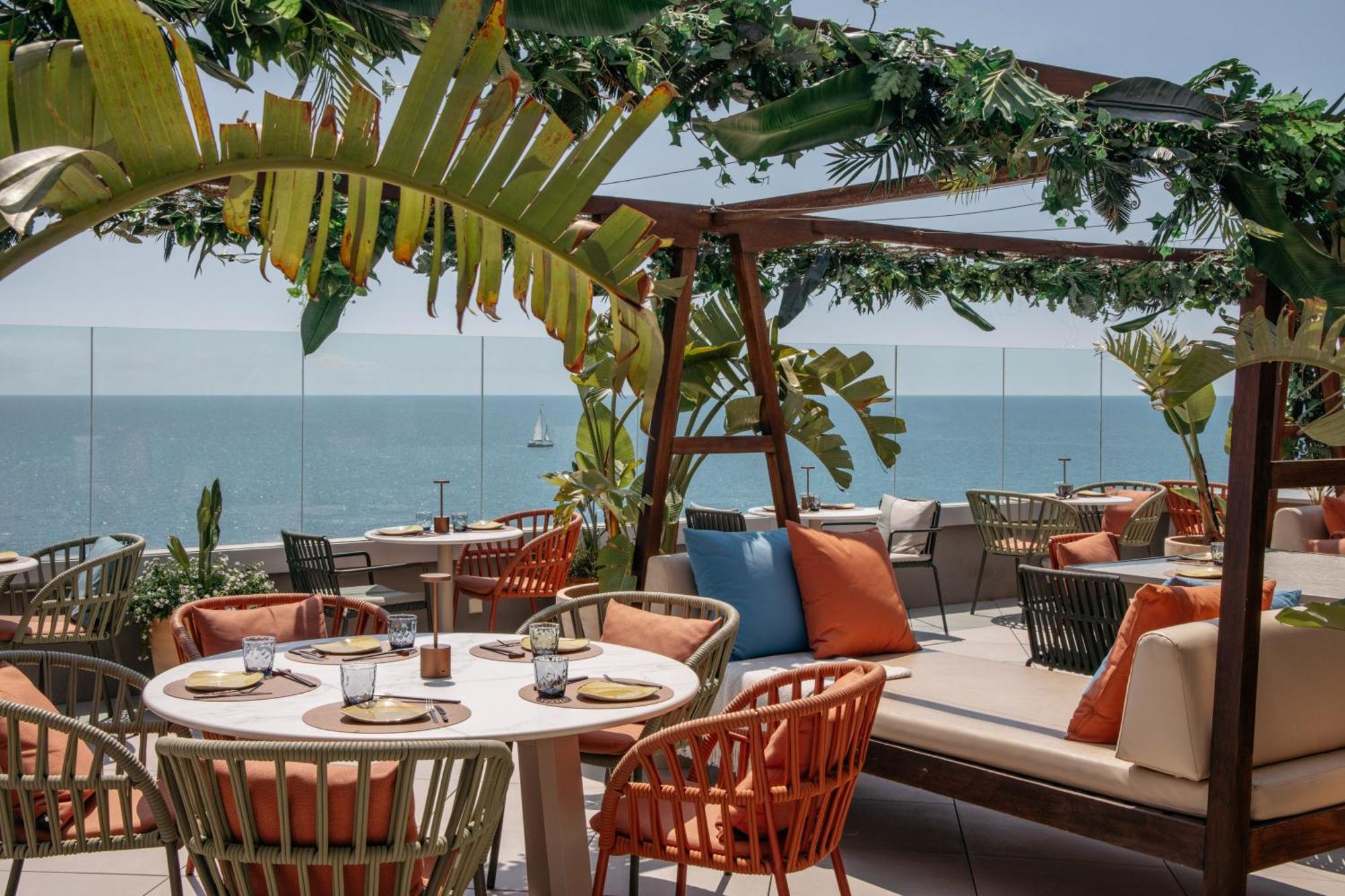 Me Sitges Terramar Hotel Exterior foto The Deck