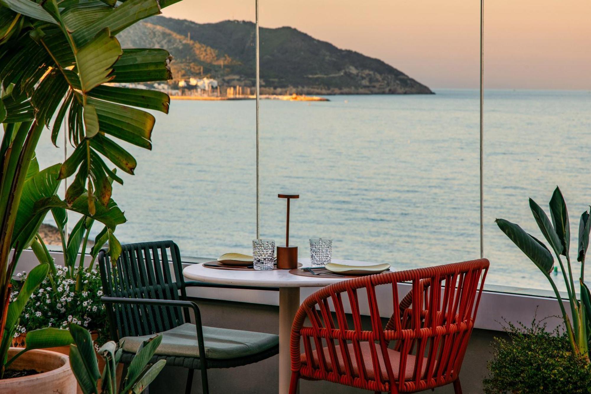 Me Sitges Terramar Hotel Exterior foto View from the restaurant
