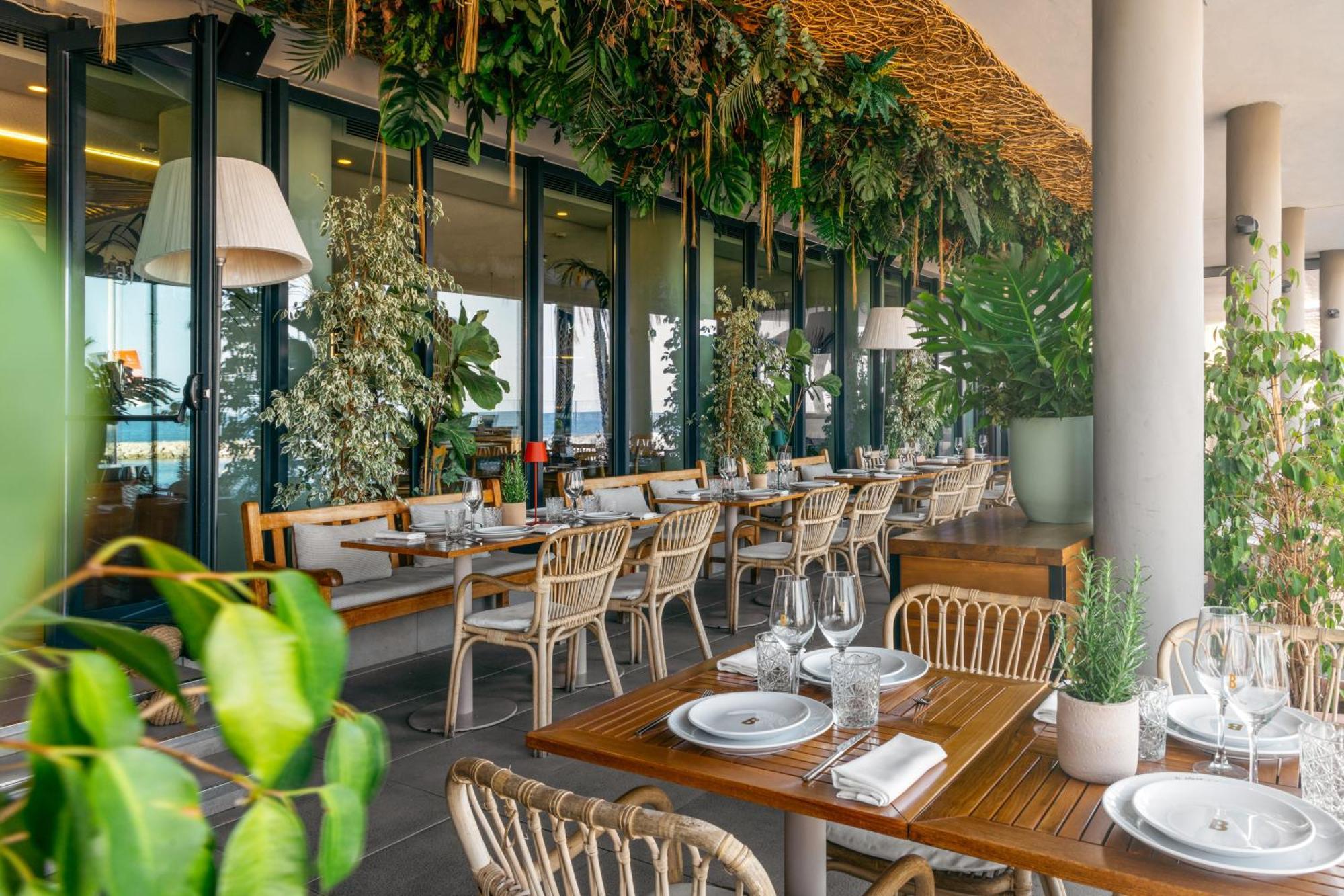 Me Sitges Terramar Hotel Exterior foto Restaurant