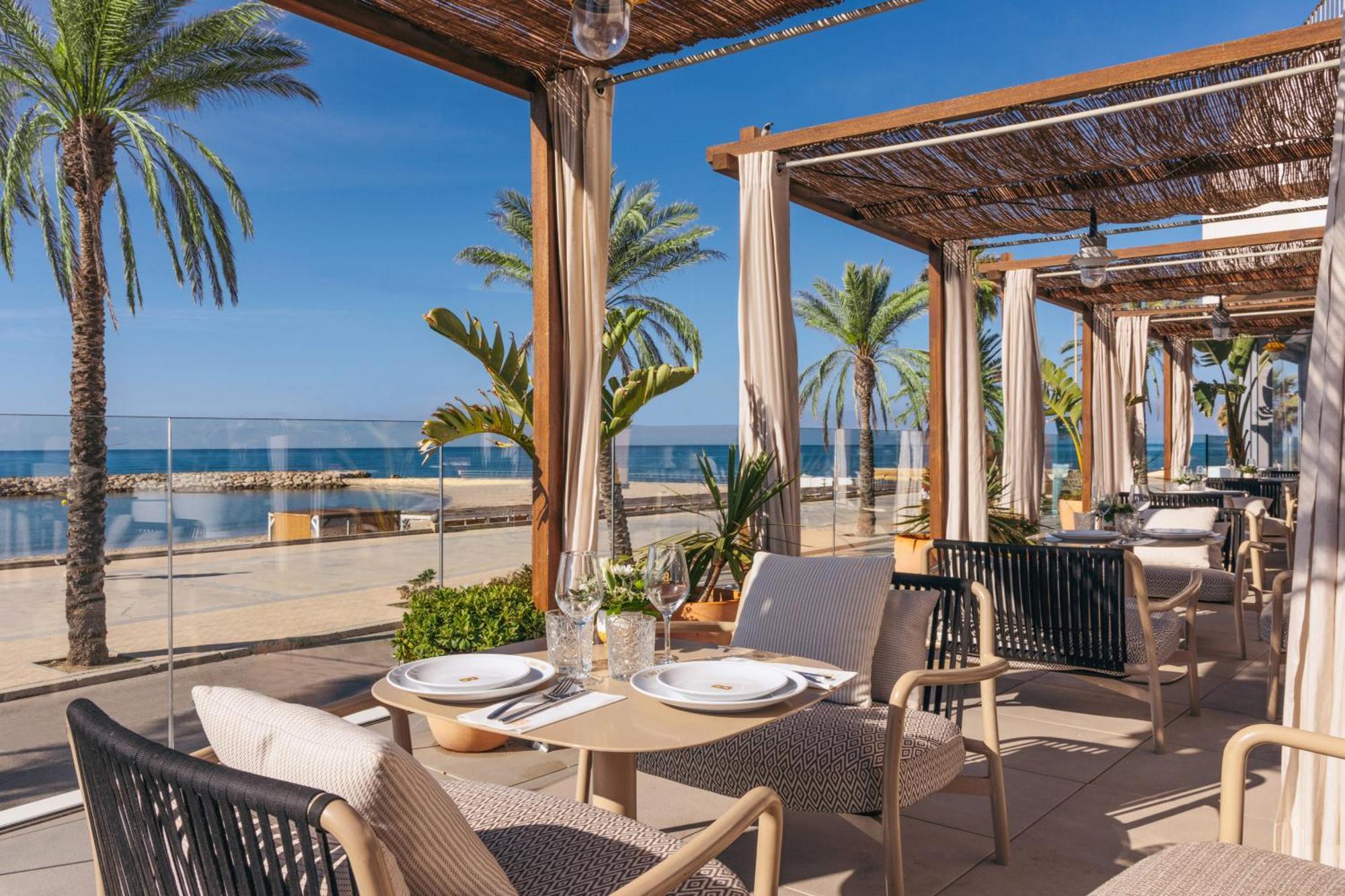 Me Sitges Terramar Hotel Exterior foto The Beach Club at the Hilton Tel Aviv