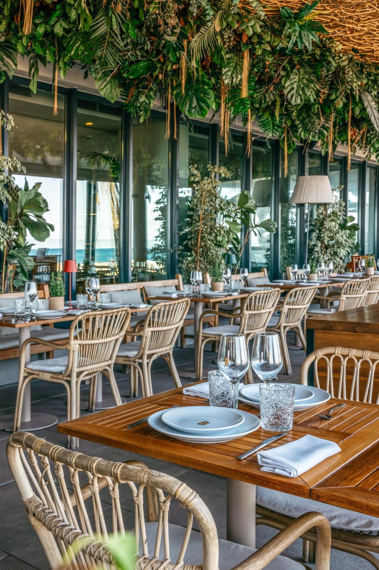 Me Sitges Terramar Hotel Exterior foto Restaurant